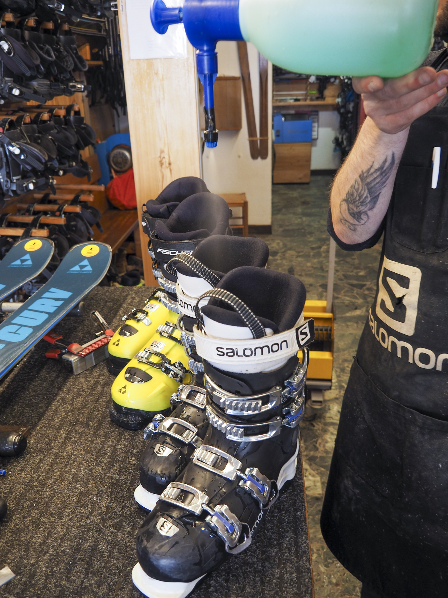 Entretien de chaussures par technician