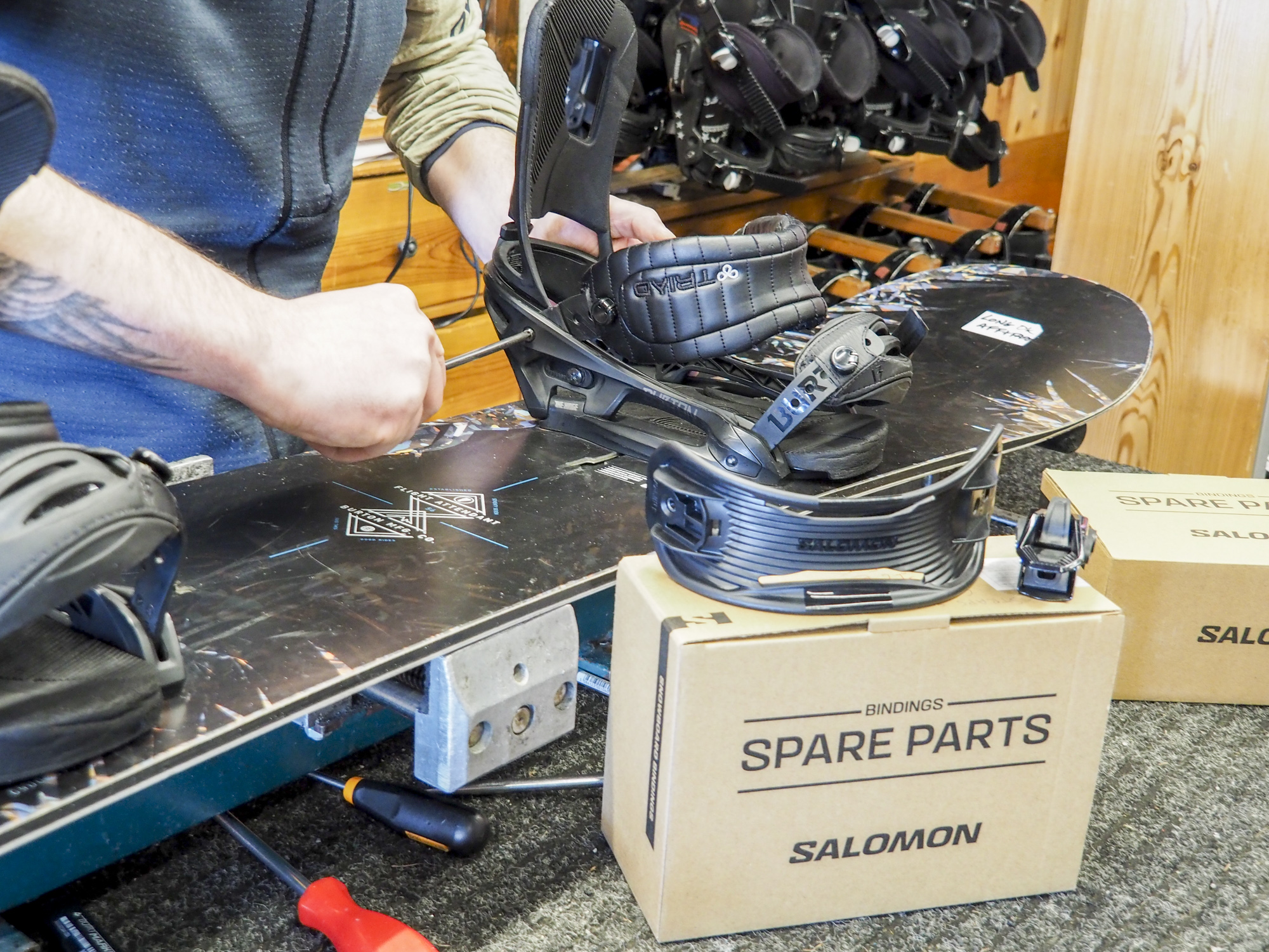 Montage de fixation snowboard