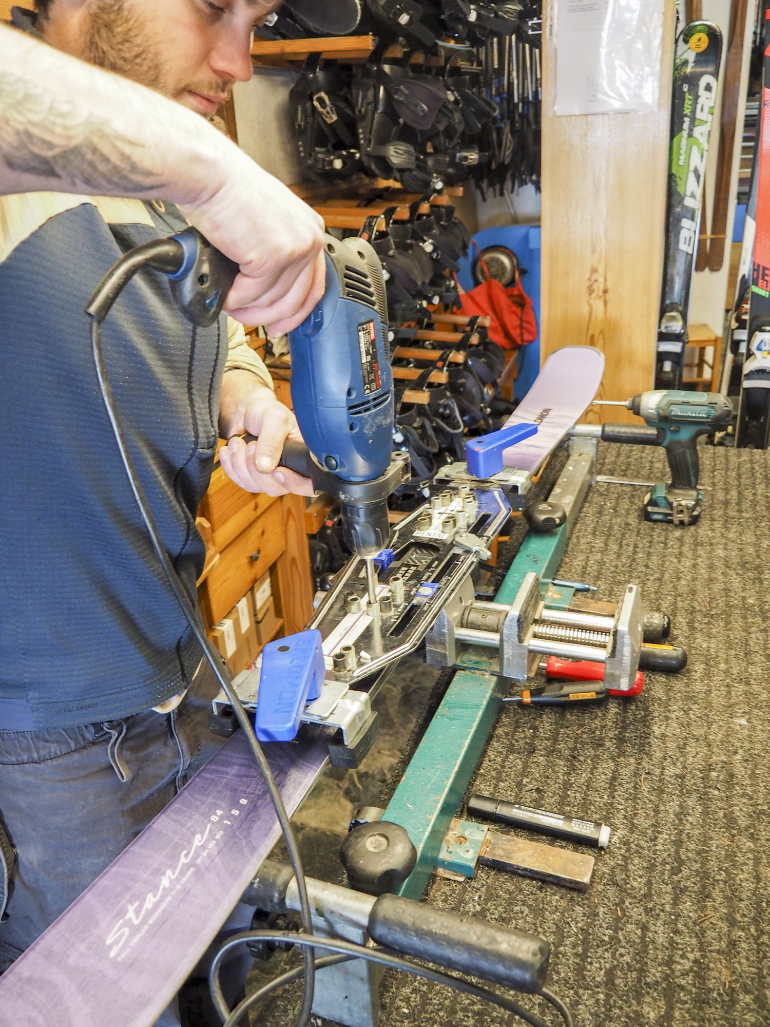 Perceuse pour montage de fixations